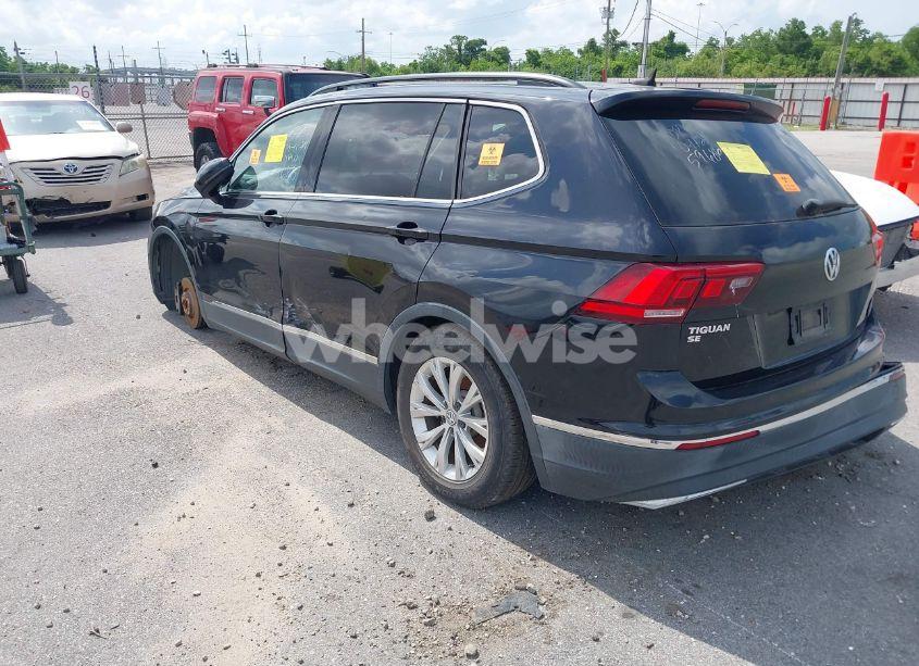 Photo 3 of 2018 Volkswagen Tiguan 2.0T SE/2.0T SEL (VIN 3VV3B7AX2JM049650)