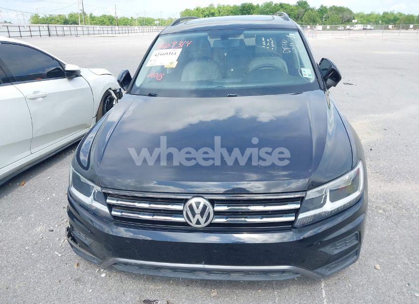 Photo 6 of 2018 Volkswagen Tiguan 2.0T SE/2.0T SEL (VIN 3VV3B7AX2JM049650)