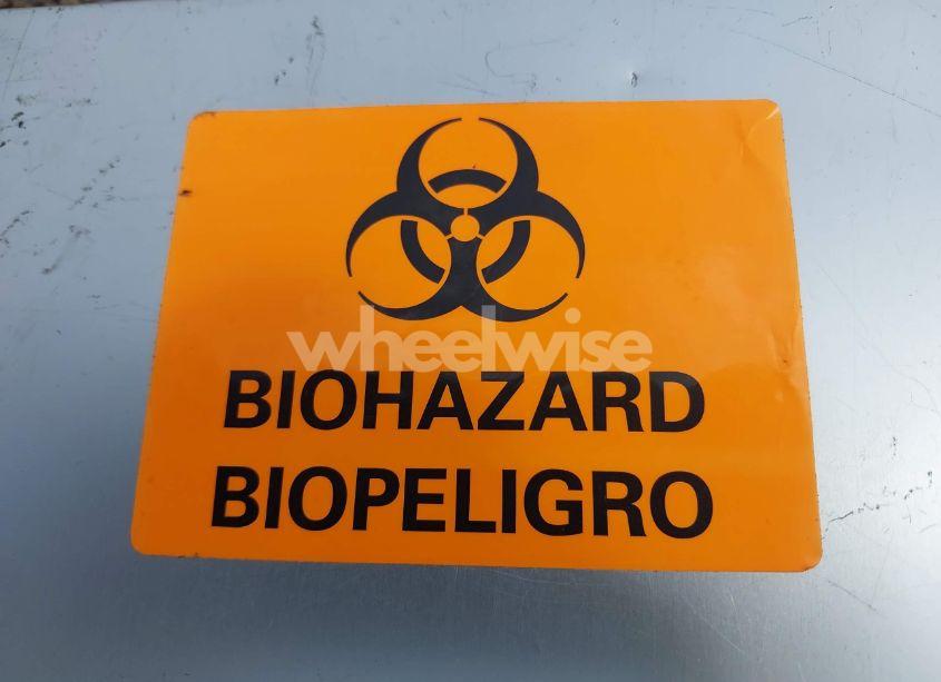 Photo 8 of 2018 Volkswagen Tiguan 2.0T SE/2.0T SEL (VIN 3VV3B7AX2JM049650)