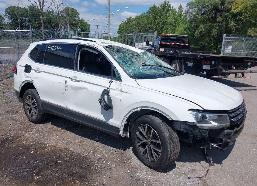 2018 Volkswagen Tiguan 2.0T SE/2.0T SEL (VIN 3VV3B7AX2JM207825) main photo