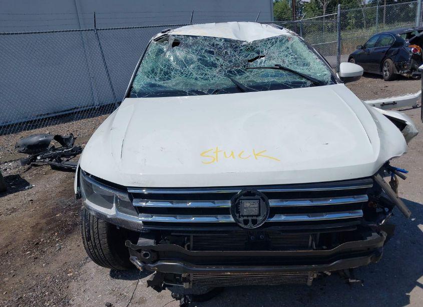 Photo 11 of 2018 Volkswagen Tiguan 2.0T SE/2.0T SEL (VIN 3VV3B7AX2JM207825)
