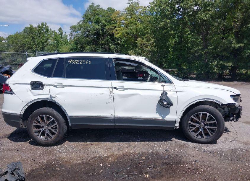 Photo 12 of 2018 Volkswagen Tiguan 2.0T SE/2.0T SEL (VIN 3VV3B7AX2JM207825)