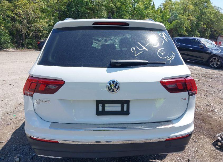 Photo 15 of 2018 Volkswagen Tiguan 2.0T SE/2.0T SEL (VIN 3VV3B7AX2JM207825)