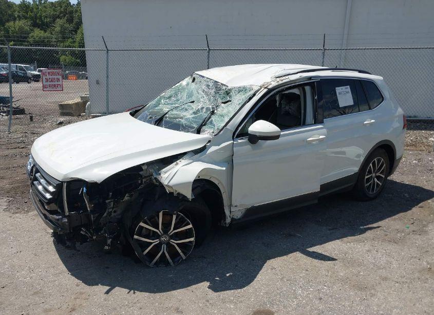 Photo 2 of 2018 Volkswagen Tiguan 2.0T SE/2.0T SEL (VIN 3VV3B7AX2JM207825)