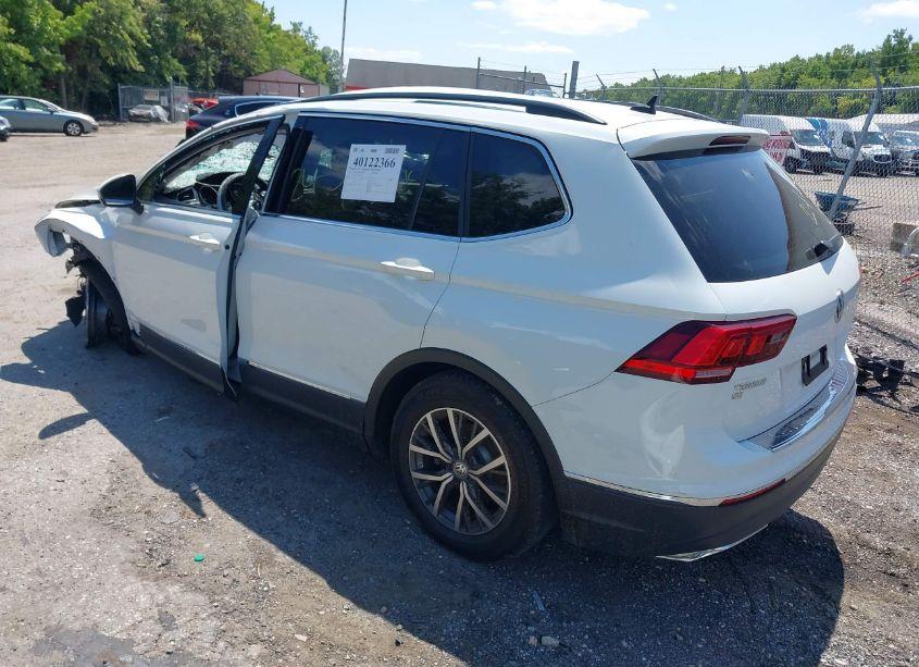Photo 3 of 2018 Volkswagen Tiguan 2.0T SE/2.0T SEL (VIN 3VV3B7AX2JM207825)