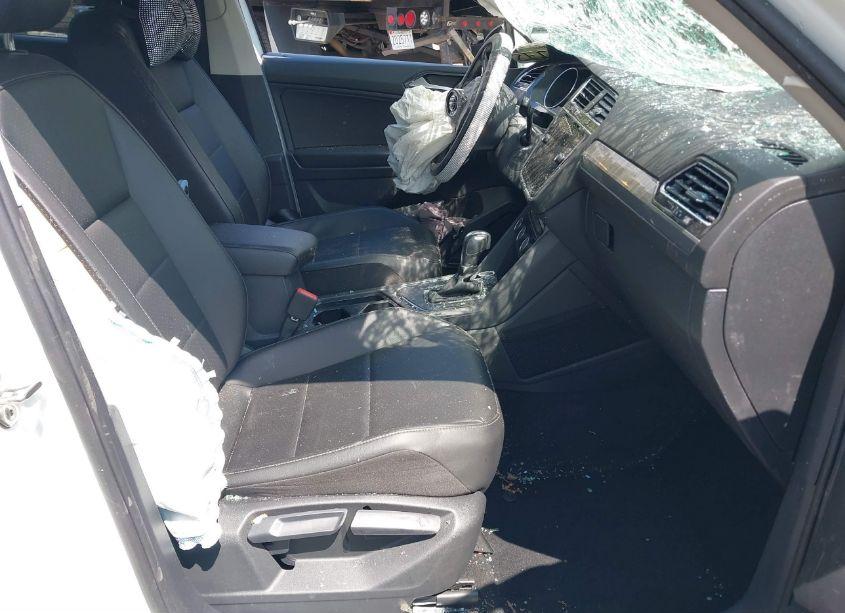 Photo 5 of 2018 Volkswagen Tiguan 2.0T SE/2.0T SEL (VIN 3VV3B7AX2JM207825)
