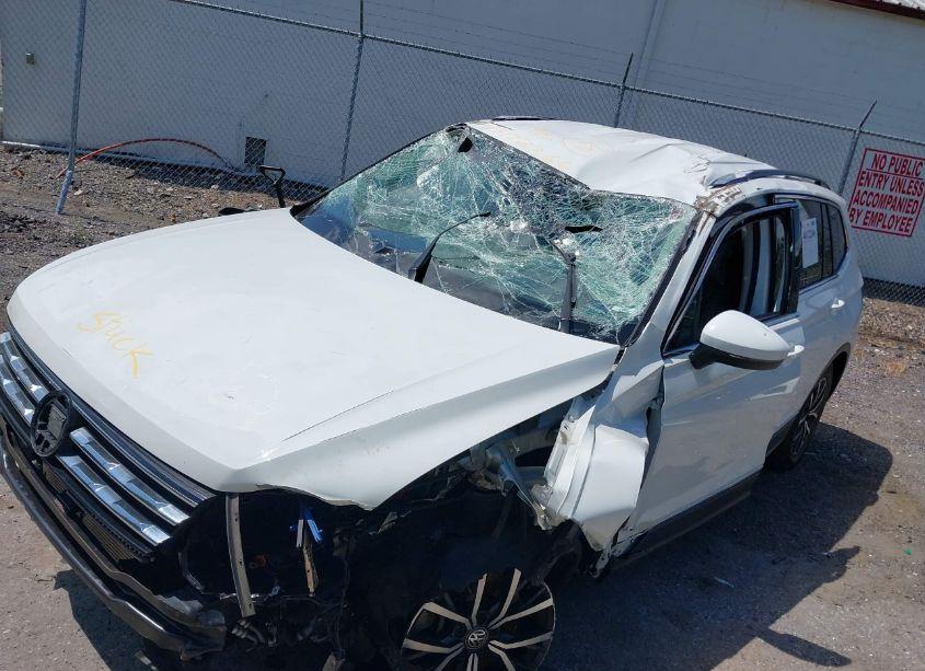 Photo 6 of 2018 Volkswagen Tiguan 2.0T SE/2.0T SEL (VIN 3VV3B7AX2JM207825)