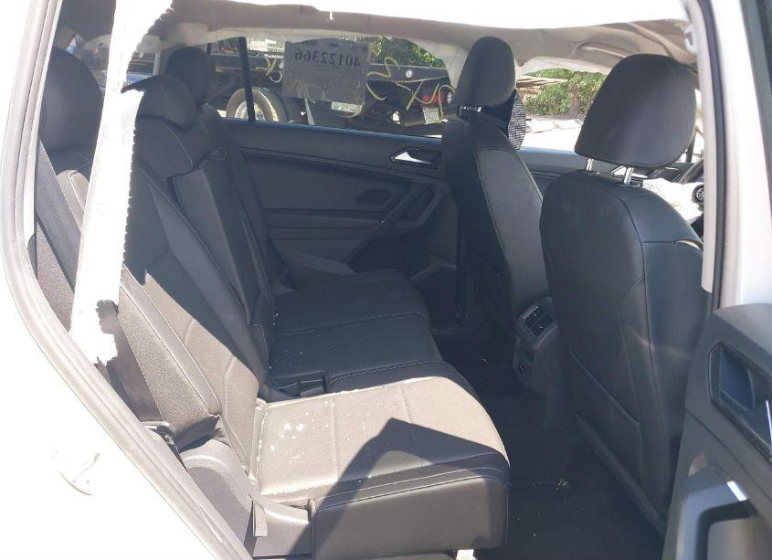 Photo 8 of 2018 Volkswagen Tiguan 2.0T SE/2.0T SEL (VIN 3VV3B7AX2JM207825)