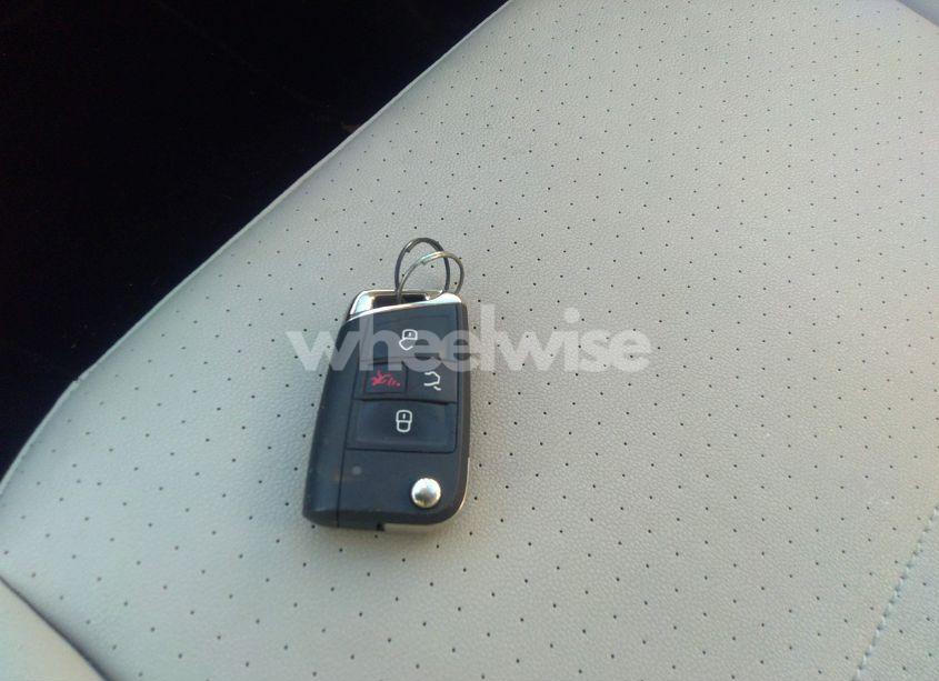 Photo 11 of 2019 Volkswagen Tiguan 2.0T SE/2.0T SEL/2.0T SEL R-LINE/2.0T SEL R-LINE BLACK (VIN 3VV3B7AX2KM053358)