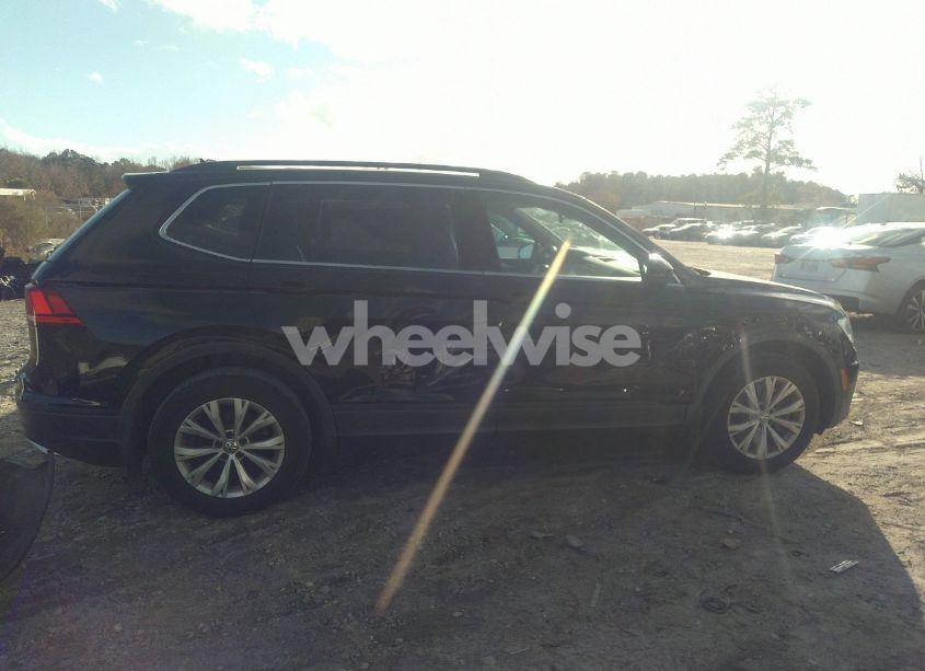 Photo 13 of 2019 Volkswagen Tiguan 2.0T SE/2.0T SEL/2.0T SEL R-LINE/2.0T SEL R-LINE BLACK (VIN 3VV3B7AX2KM053358)