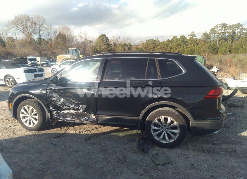 Photo 14 of 2019 Volkswagen Tiguan 2.0T SE/2.0T SEL/2.0T SEL R-LINE/2.0T SEL R-LINE BLACK (VIN 3VV3B7AX2KM053358)