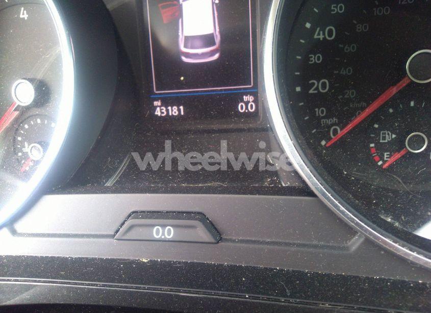 Photo 15 of 2019 Volkswagen Tiguan 2.0T SE/2.0T SEL/2.0T SEL R-LINE/2.0T SEL R-LINE BLACK (VIN 3VV3B7AX2KM053358)