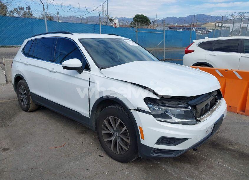 2019 Volkswagen Tiguan 2.0T SE/2.0T SEL/2.0T SEL R-LINE/2.0T SEL R-LINE BLACK (VIN 3VV3B7AX2KM063646) main photo