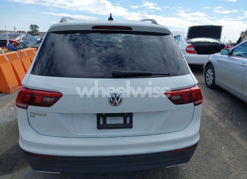 Photo 16 of 2019 Volkswagen Tiguan 2.0T SE/2.0T SEL/2.0T SEL R-LINE/2.0T SEL R-LINE BLACK (VIN 3VV3B7AX2KM063646)