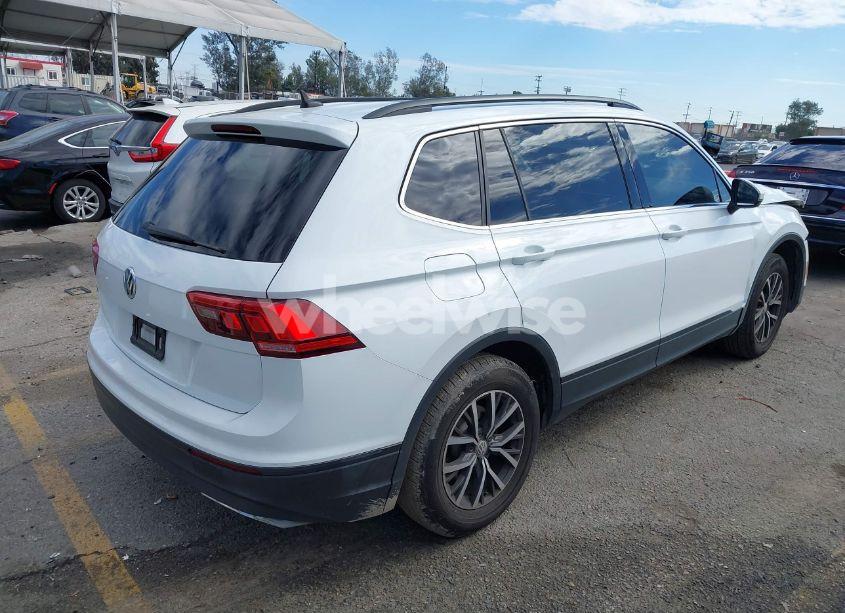 Photo 4 of 2019 Volkswagen Tiguan 2.0T SE/2.0T SEL/2.0T SEL R-LINE/2.0T SEL R-LINE BLACK (VIN 3VV3B7AX2KM063646)