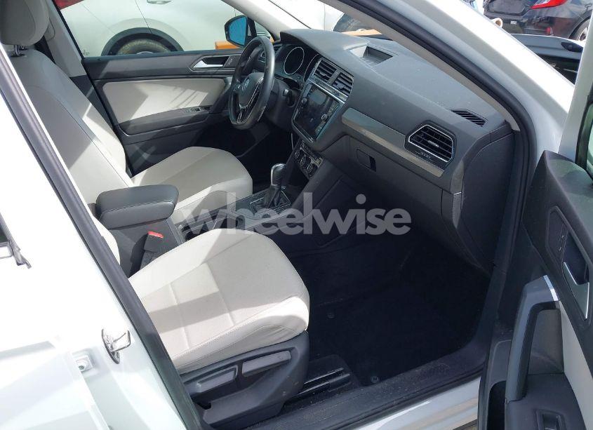 Photo 5 of 2019 Volkswagen Tiguan 2.0T SE/2.0T SEL/2.0T SEL R-LINE/2.0T SEL R-LINE BLACK (VIN 3VV3B7AX2KM063646)