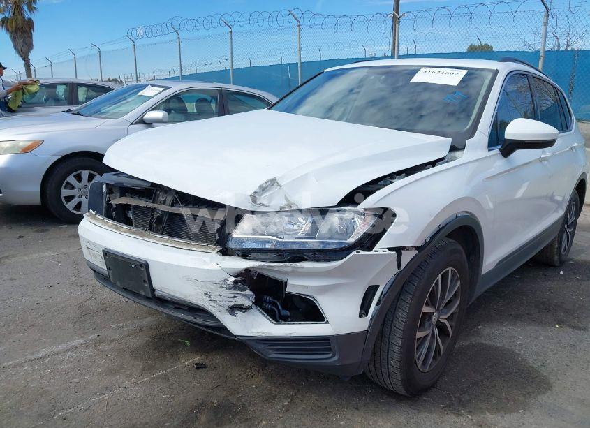 Photo 6 of 2019 Volkswagen Tiguan 2.0T SE/2.0T SEL/2.0T SEL R-LINE/2.0T SEL R-LINE BLACK (VIN 3VV3B7AX2KM063646)