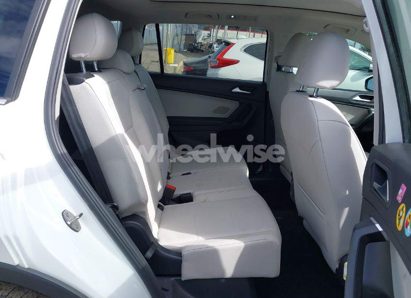 Photo 8 of 2019 Volkswagen Tiguan 2.0T SE/2.0T SEL/2.0T SEL R-LINE/2.0T SEL R-LINE BLACK (VIN 3VV3B7AX2KM063646)