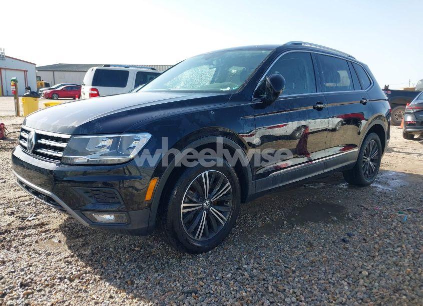 Photo 2 of 2019 Volkswagen Tiguan 2.0T SE/2.0T SEL/2.0T SEL R-LINE/2.0T SEL R-LINE BLACK (VIN 3VV3B7AX2KM090202)