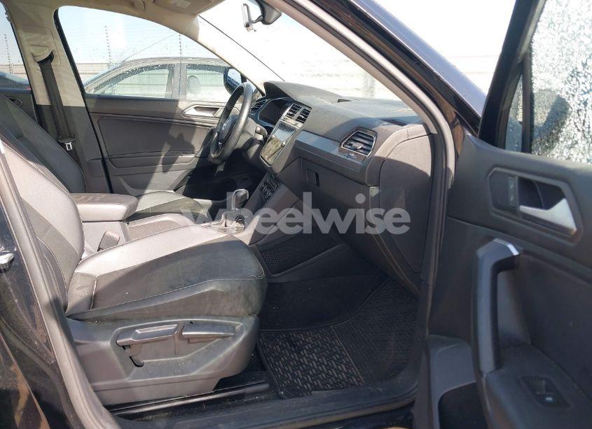 Photo 5 of 2019 Volkswagen Tiguan 2.0T SE/2.0T SEL/2.0T SEL R-LINE/2.0T SEL R-LINE BLACK (VIN 3VV3B7AX2KM090202)