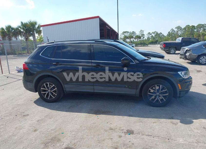 Photo 13 of 2019 Volkswagen Tiguan 2.0T SE/2.0T SEL/2.0T SEL R-LINE/2.0T SEL R-LINE BLACK (VIN 3VV3B7AX2KM136935)