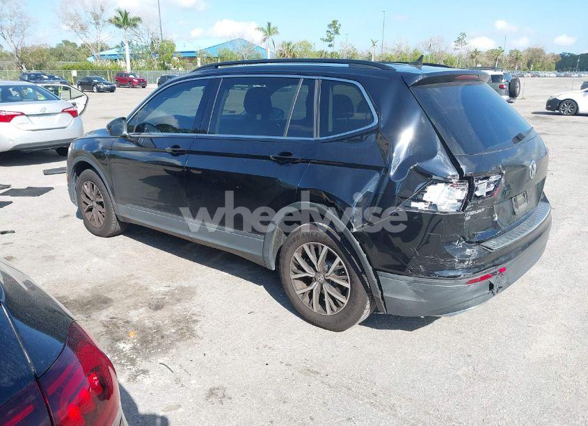 Photo 3 of 2019 Volkswagen Tiguan 2.0T SE/2.0T SEL/2.0T SEL R-LINE/2.0T SEL R-LINE BLACK (VIN 3VV3B7AX2KM136935)