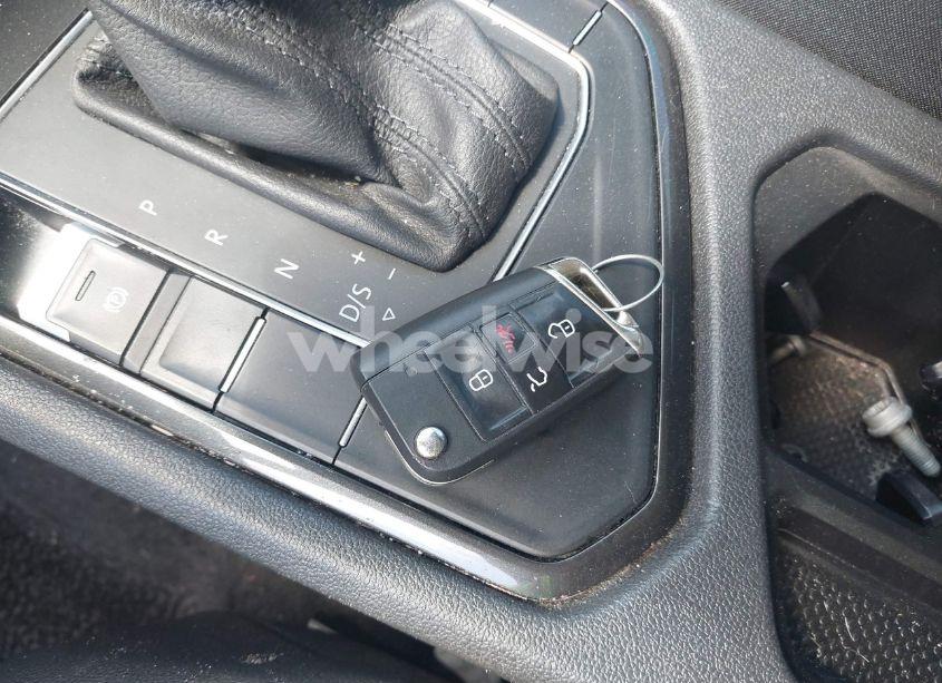 Photo 11 of 2019 Volkswagen Tiguan 2.0T SE/2.0T SEL/2.0T SEL R-LINE/2.0T SEL R-LINE BLACK (VIN 3VV3B7AX2KM147949)