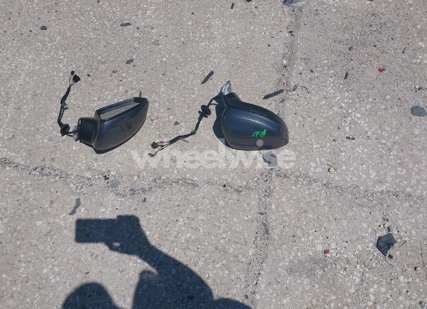 Photo 12 of 2019 Volkswagen Tiguan 2.0T SE/2.0T SEL/2.0T SEL R-LINE/2.0T SEL R-LINE BLACK (VIN 3VV3B7AX2KM147949)