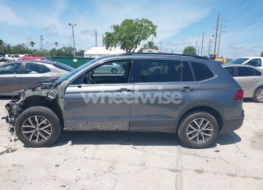 Photo 15 of 2019 Volkswagen Tiguan 2.0T SE/2.0T SEL/2.0T SEL R-LINE/2.0T SEL R-LINE BLACK (VIN 3VV3B7AX2KM147949)