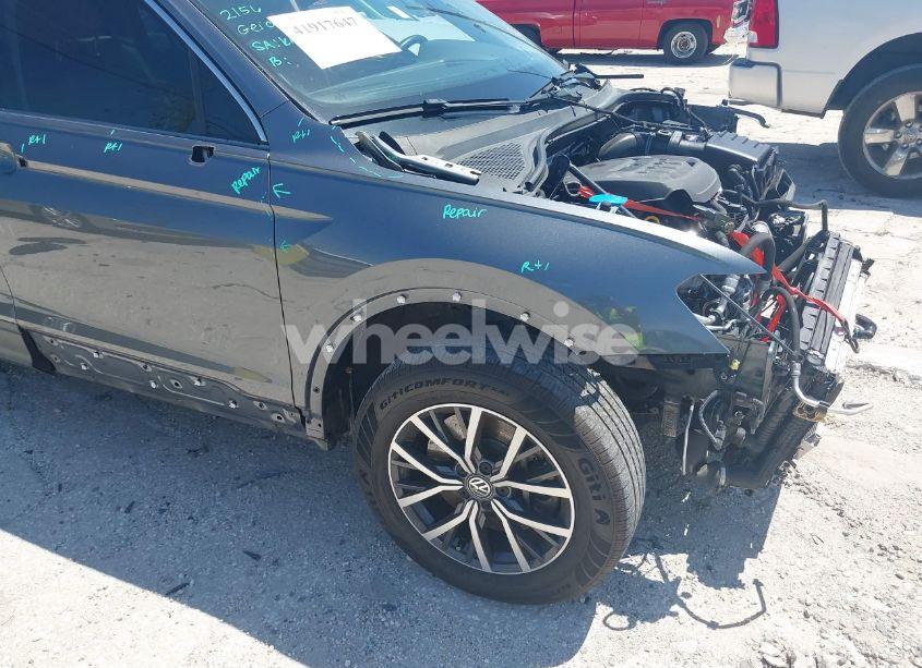 Photo 19 of 2019 Volkswagen Tiguan 2.0T SE/2.0T SEL/2.0T SEL R-LINE/2.0T SEL R-LINE BLACK (VIN 3VV3B7AX2KM147949)