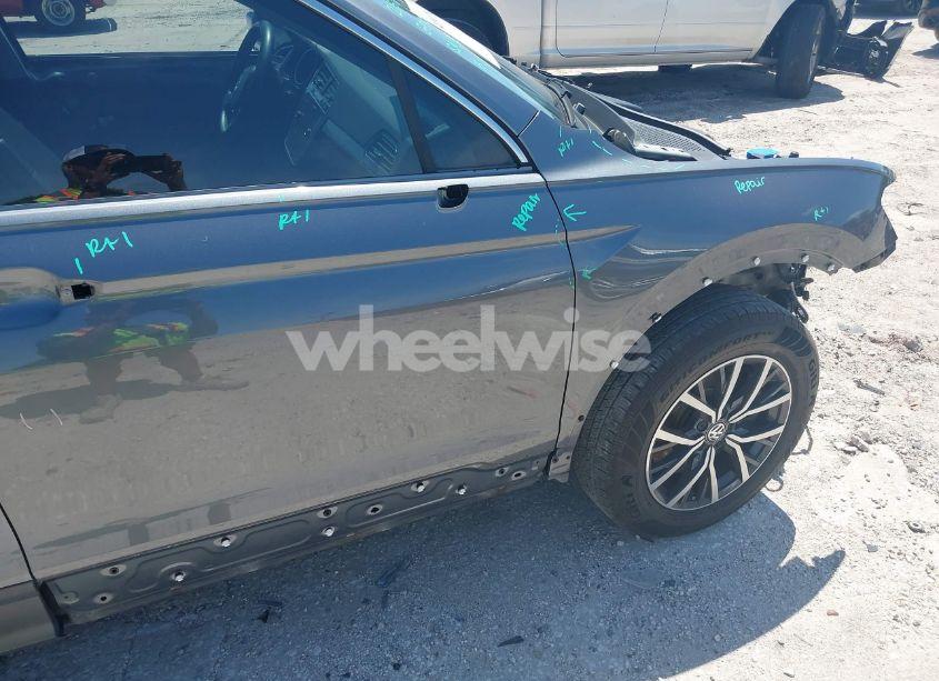 Photo 20 of 2019 Volkswagen Tiguan 2.0T SE/2.0T SEL/2.0T SEL R-LINE/2.0T SEL R-LINE BLACK (VIN 3VV3B7AX2KM147949)