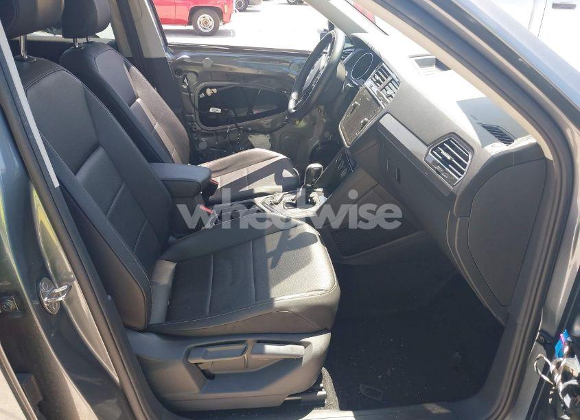 Photo 5 of 2019 Volkswagen Tiguan 2.0T SE/2.0T SEL/2.0T SEL R-LINE/2.0T SEL R-LINE BLACK (VIN 3VV3B7AX2KM147949)