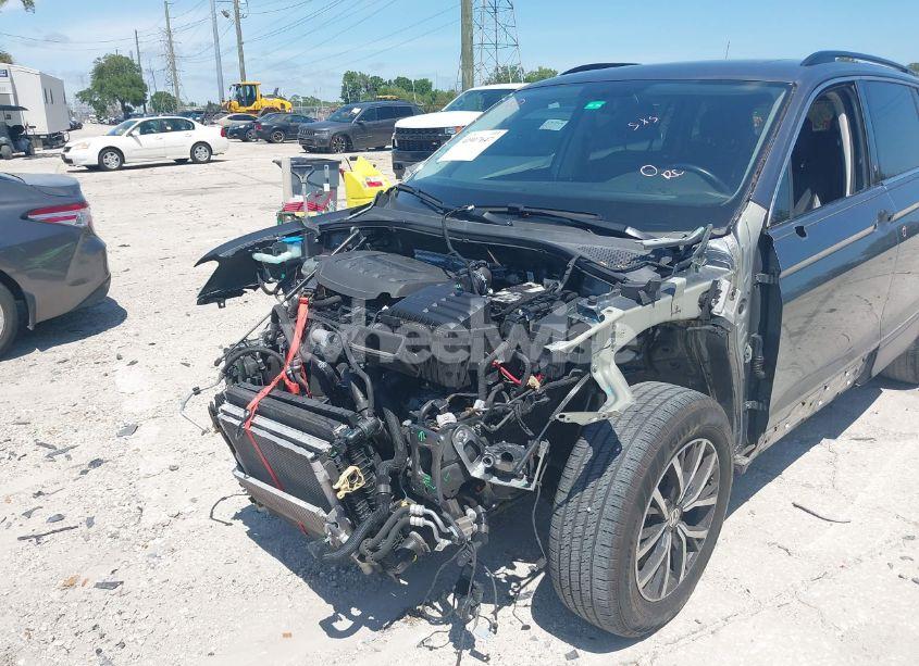 Photo 6 of 2019 Volkswagen Tiguan 2.0T SE/2.0T SEL/2.0T SEL R-LINE/2.0T SEL R-LINE BLACK (VIN 3VV3B7AX2KM147949)