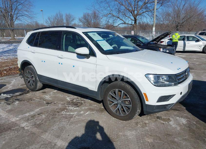 2019 Volkswagen Tiguan 2.0T SE/2.0T SEL/2.0T SEL R-LINE/2.0T SEL R-LINE BLACK (VIN 3VV3B7AX2KM160720) main photo