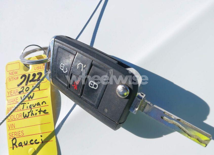 Photo 11 of 2019 Volkswagen Tiguan 2.0T SE/2.0T SEL/2.0T SEL R-LINE/2.0T SEL R-LINE BLACK (VIN 3VV3B7AX2KM160720)