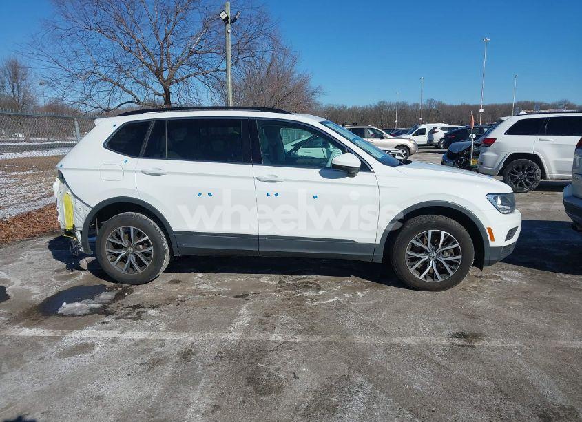 Photo 13 of 2019 Volkswagen Tiguan 2.0T SE/2.0T SEL/2.0T SEL R-LINE/2.0T SEL R-LINE BLACK (VIN 3VV3B7AX2KM160720)