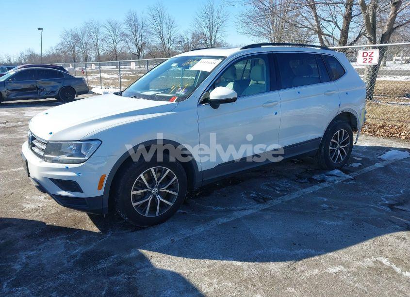 Photo 2 of 2019 Volkswagen Tiguan 2.0T SE/2.0T SEL/2.0T SEL R-LINE/2.0T SEL R-LINE BLACK (VIN 3VV3B7AX2KM160720)