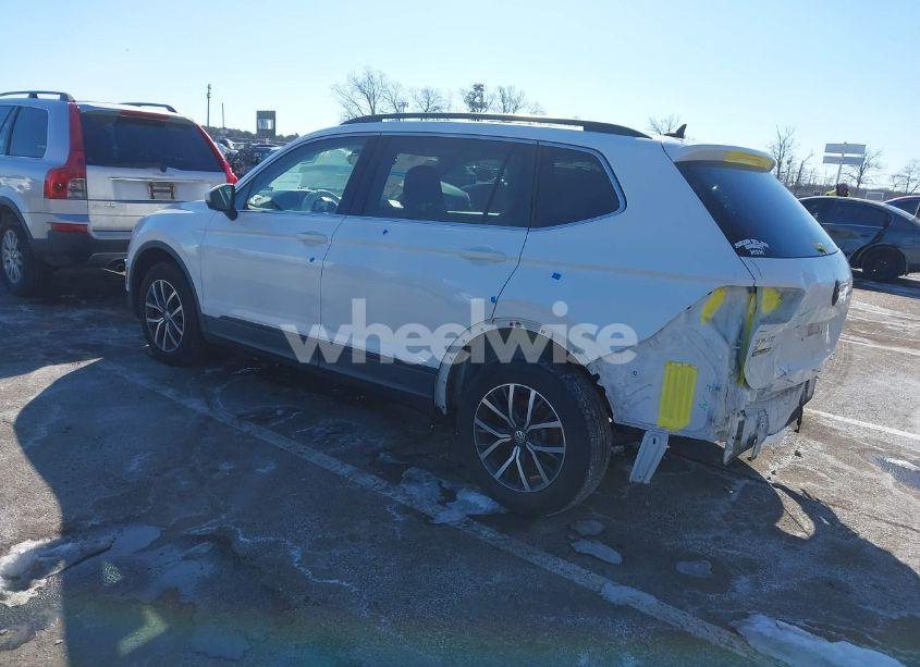 Photo 3 of 2019 Volkswagen Tiguan 2.0T SE/2.0T SEL/2.0T SEL R-LINE/2.0T SEL R-LINE BLACK (VIN 3VV3B7AX2KM160720)