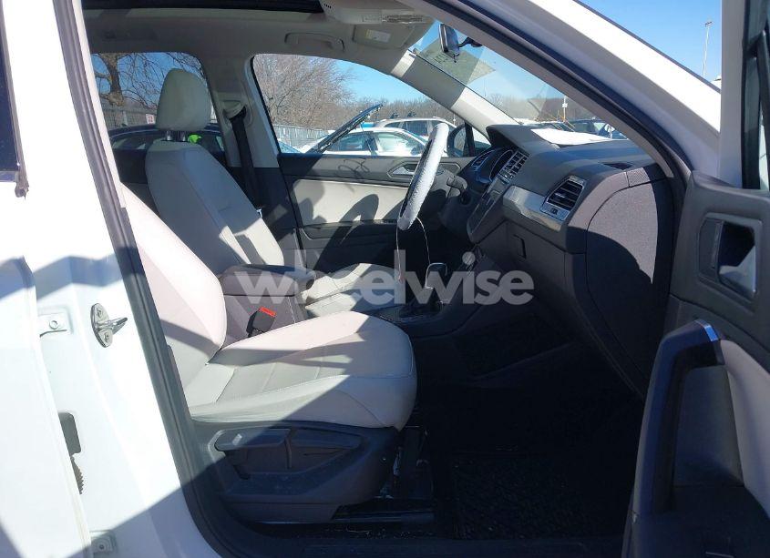 Photo 5 of 2019 Volkswagen Tiguan 2.0T SE/2.0T SEL/2.0T SEL R-LINE/2.0T SEL R-LINE BLACK (VIN 3VV3B7AX2KM160720)