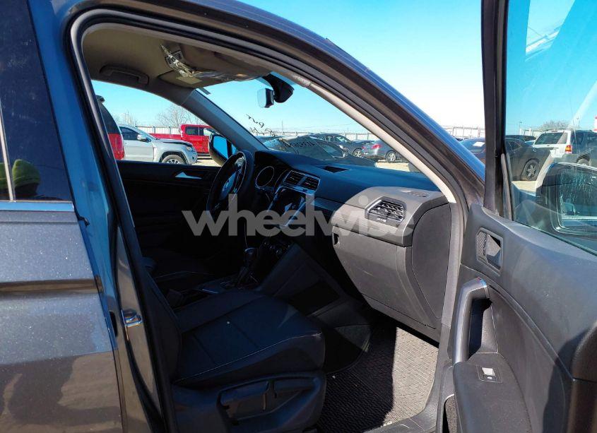 Photo 5 of 2021 Volkswagen Tiguan 2.0T SE/2.0T SE R-LINE BLACK/2.0T SEL (VIN 3VV3B7AX2MM006589)