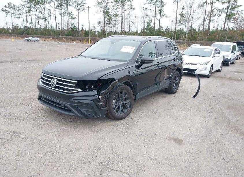 Photo 2 of 2024 Volkswagen Tiguan 2.0T SE/WOLFSBURG EDITION (VIN 3VV3B7AX2RM124083)