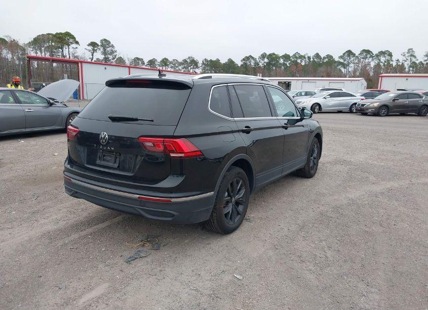 Photo 4 of 2024 Volkswagen Tiguan 2.0T SE/WOLFSBURG EDITION (VIN 3VV3B7AX2RM124083)