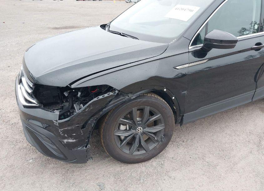 Photo 6 of 2024 Volkswagen Tiguan 2.0T SE/WOLFSBURG EDITION (VIN 3VV3B7AX2RM124083)