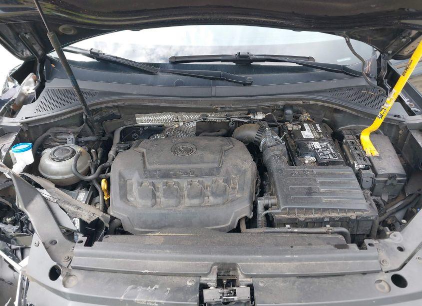 Photo 10 of 2018 Volkswagen Tiguan 2.0T SE/2.0T SEL (VIN 3VV3B7AX3JM003194)