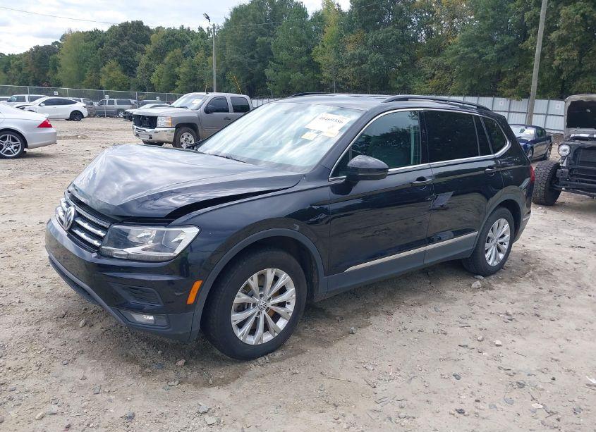 Photo 2 of 2018 Volkswagen Tiguan 2.0T SE/2.0T SEL (VIN 3VV3B7AX3JM003194)