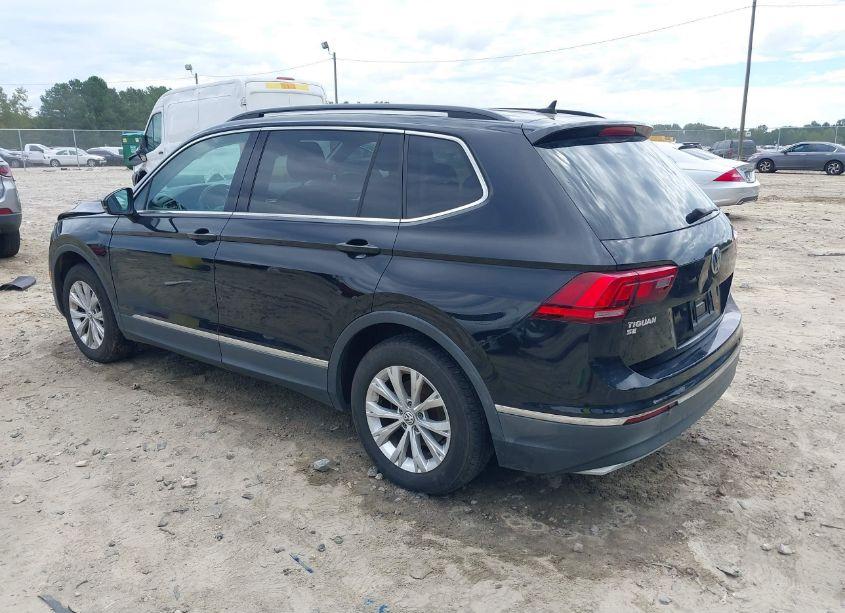 Photo 3 of 2018 Volkswagen Tiguan 2.0T SE/2.0T SEL (VIN 3VV3B7AX3JM003194)