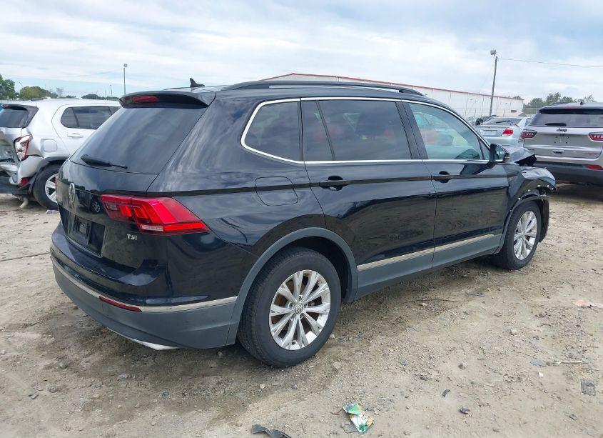 Photo 4 of 2018 Volkswagen Tiguan 2.0T SE/2.0T SEL (VIN 3VV3B7AX3JM003194)