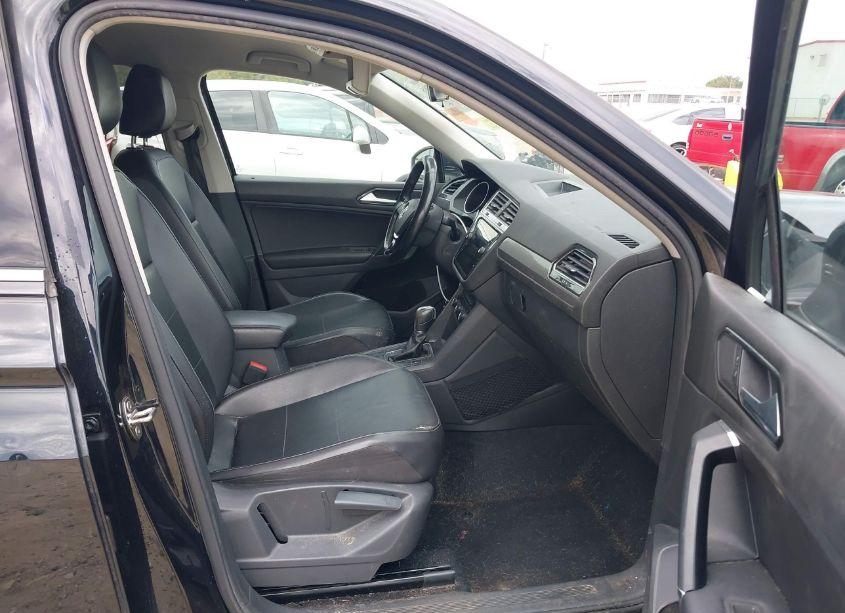 Photo 5 of 2018 Volkswagen Tiguan 2.0T SE/2.0T SEL (VIN 3VV3B7AX3JM003194)