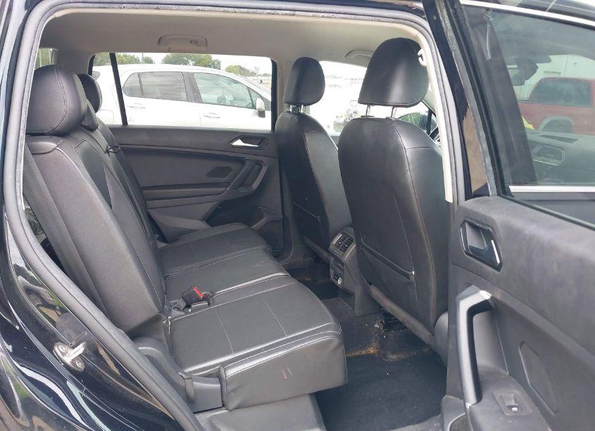 Photo 8 of 2018 Volkswagen Tiguan 2.0T SE/2.0T SEL (VIN 3VV3B7AX3JM003194)