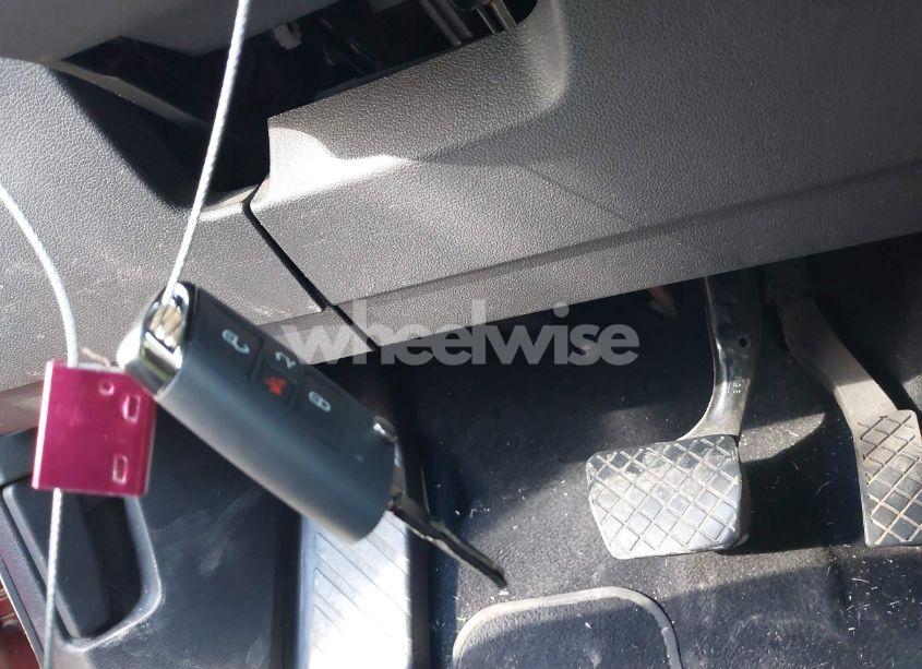 Photo 11 of 2018 Volkswagen Tiguan (VIN 3VV3B7AX3JM020755)